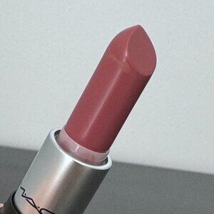 MAC MACximal Silky Matte Lipstick in Mehr